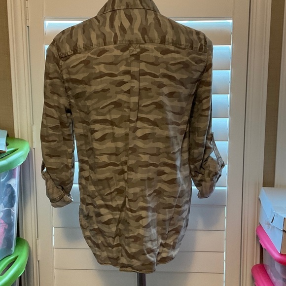 American Eagle Outfitters Camouflage Button Down Shirt - Picture 3 of 4